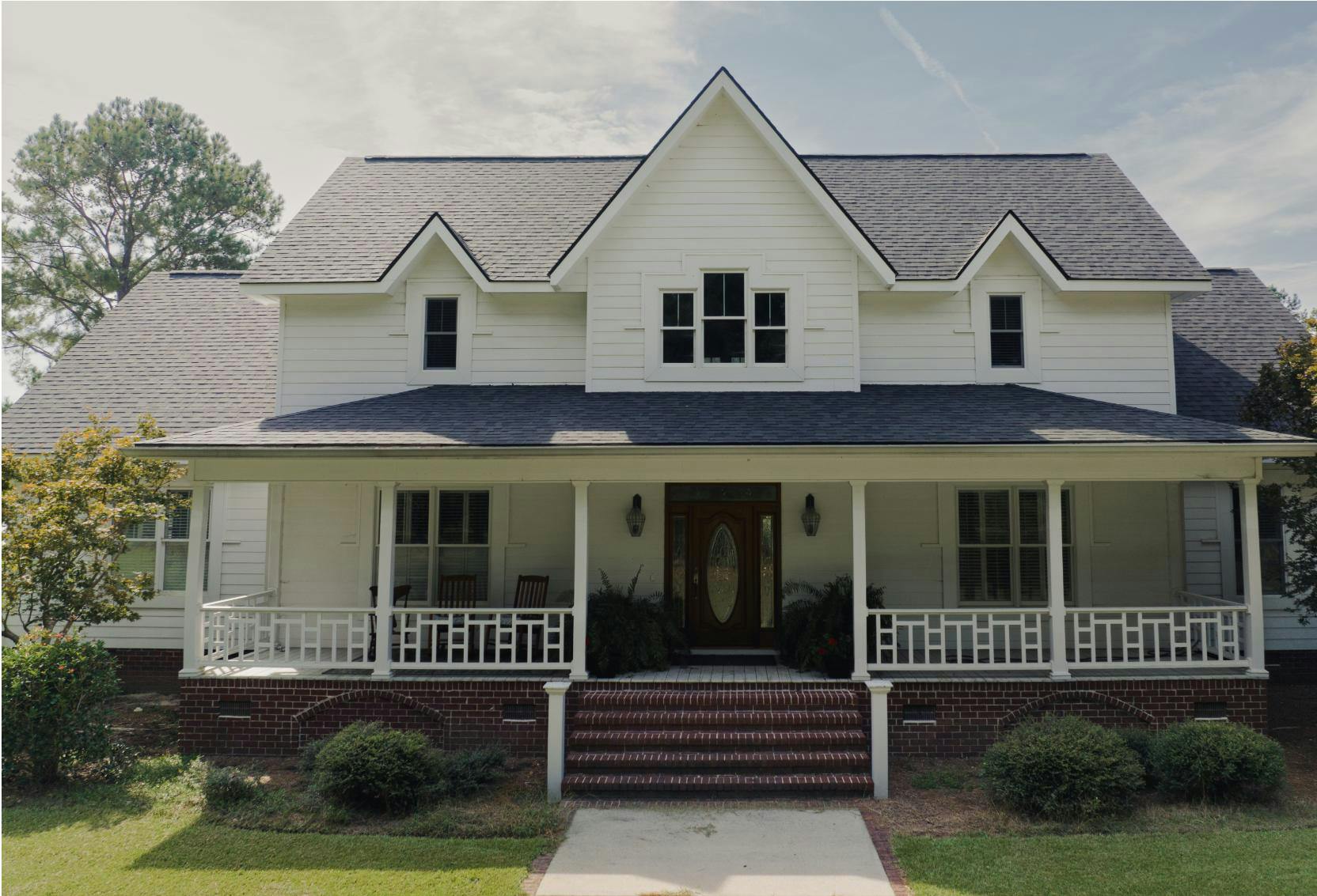 Home With Architectural Asphalt Shingles | Williamsburg Gray | Candler County Residental Roofers | Residential Roofing