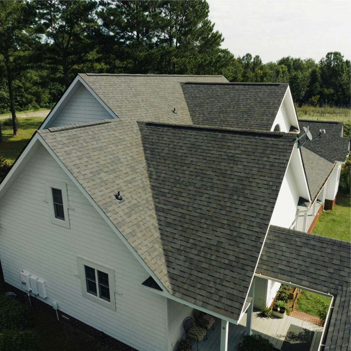 Home With Architectural Asphalt Shingles | Williamsburg Gray | Candler County Residental Roofers | Residential Roofing
